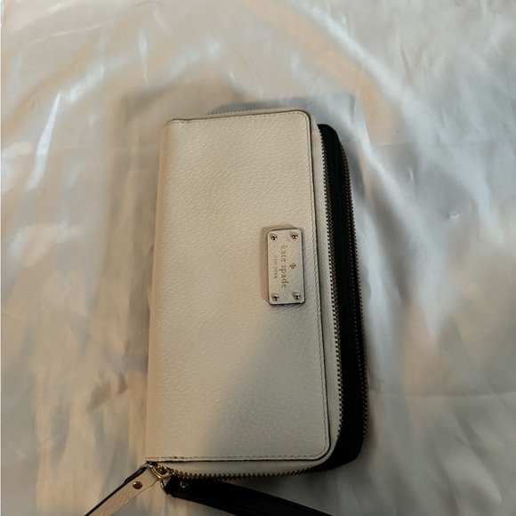 Kate Spade Wristlet/wallet - Picture 2 of 5